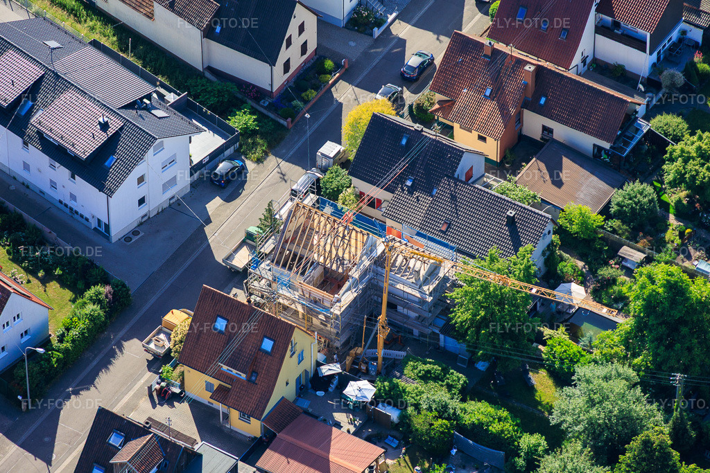 Luftbild: Baustelle zur Totalrenovierung eines EFH in der Waldstr in Kandel im Bundesland Rheinland-Pfalz in Deutschland.Foto: IMG_157091.jpg vom 29.05.2026 durch Werner Riehm/FLY-FOTO.deAuflösung des Originals: 5695 x 3797 px