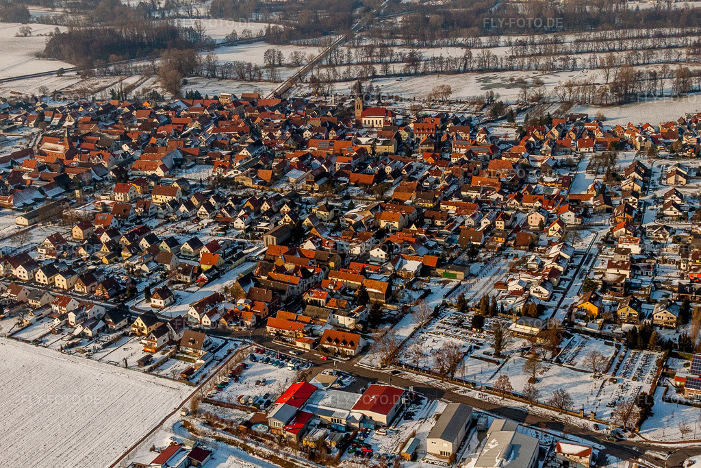Luftbild: Winterlich schneebedeckte Dorf - Ansicht in Steinweiler im Bundesland Rheinland-Pfalz in Deutschland. Foto: IMG_24410.jpg vom 16.02.2010 durch Werner Riehm/FLY-FOTO.de