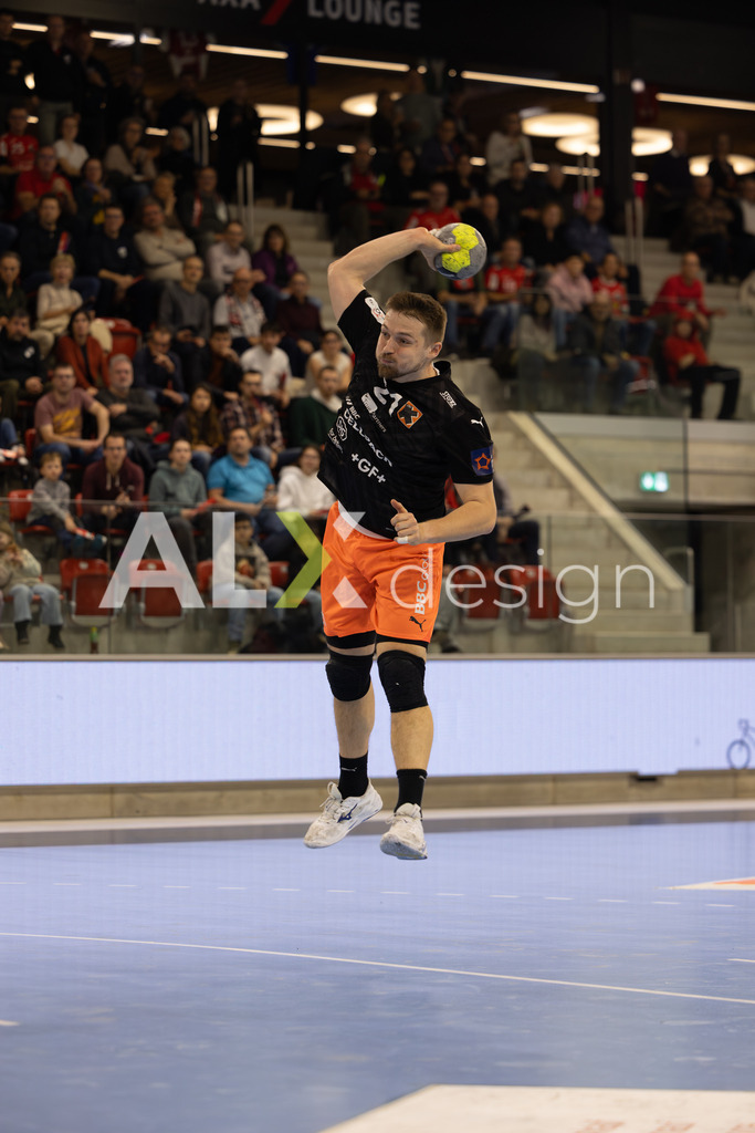 Handballen I Herren I Saison 2025-2026 I Quickline Handball League 2026 | Men I 18. Spieltag I Pfade Winterthur - Kadetten Schaffhausen I 20.12.2025 | 21 Daniel Reznicky (Kadetten Schaffhausen) - Kreisläufer - Realisiert mit Pictrs.com