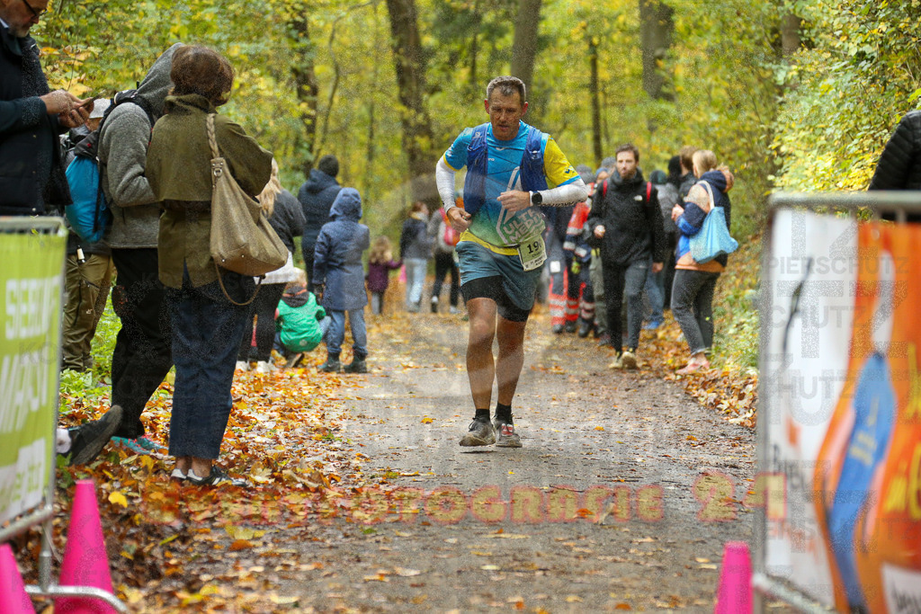 251026_1319_EX1_3194 | Sportfotografie im Rhein-Sieg Kreis, Köln, Bonn, NRW, Rheinland Pfalz, Hessen, etc. Unser Tätigkeitsfeld umfasst den Laufsport vom Volkslauf über den Marathon, Duathlon, Triathon bis zum Ultralauf wie Kölnpfad Ultra oder Schindertrail.