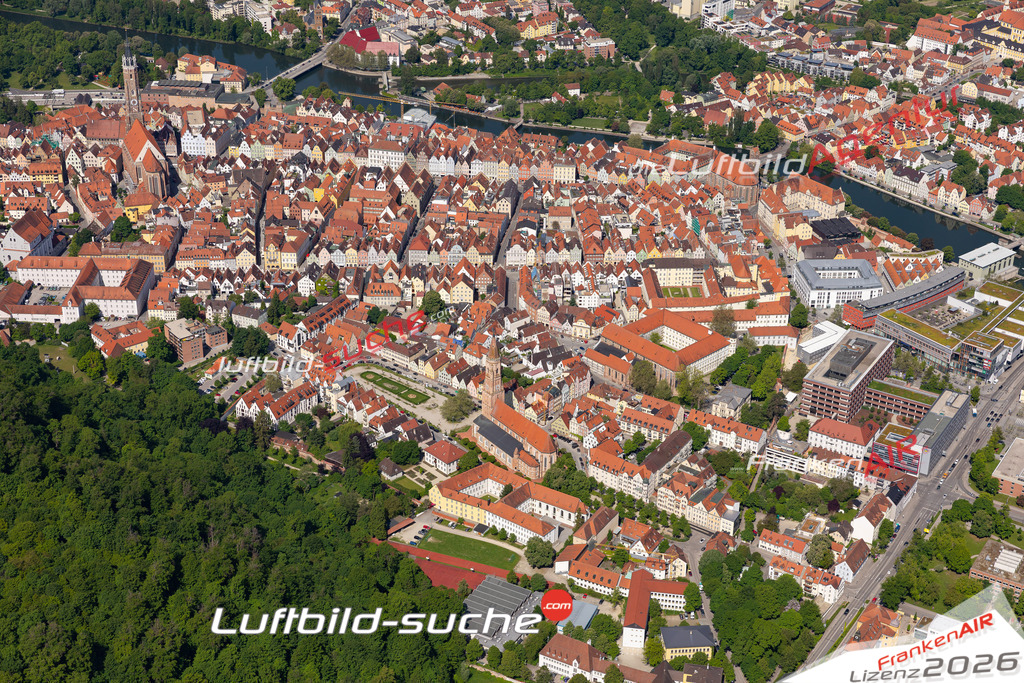 Das Luftbild der Stadt Landshut wurde 2021 vom Flugzeug heraus erstellt (keine Drohne) Aufnahmehöhe ca.450 Meter- hohe Bildauflösung und Druck-Qualität garantiert!