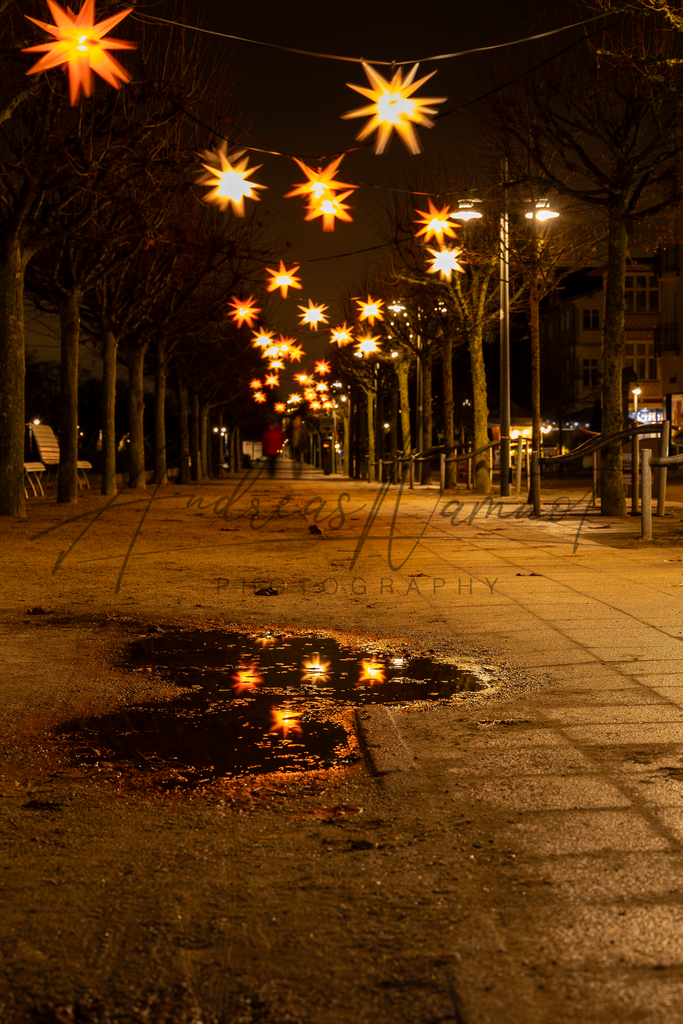 Entland der Strandpromenade in Ahlbeck | nächtliche, weihnachtliche Vorweihnachtsstimmung auf der Strandpromenade in Ahlbeck - Realisiert mit Pictrs.com