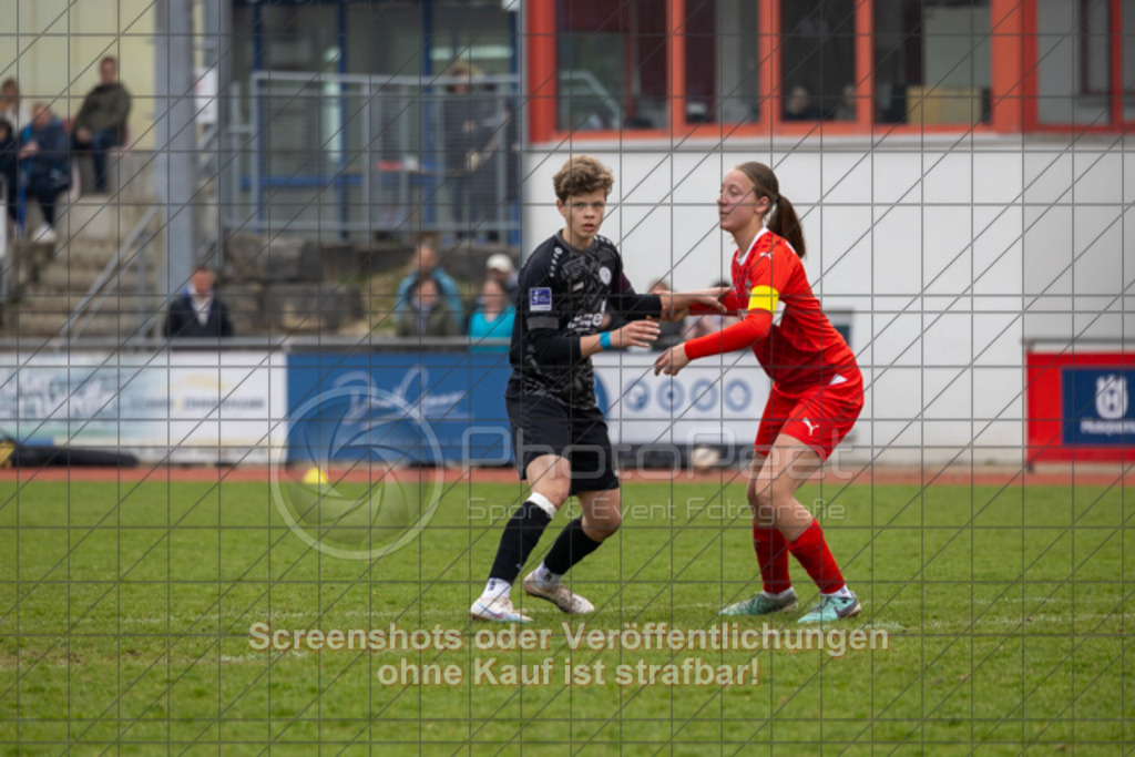 20250329_142939_0227 | #,1.FC Donzdorf (schwarz) vs. 1.FC Heidenheim (rot), Fussball, EnBW-Oberliga B -Juniorinnen, 18. Spieltag, Saison 2024/2025, Rasenplatz, Lautertal Stadion, Süßener Straße 16, 73072 Donzdorf, 29.03.2025 - 14:00 Uhr,Foto: PhotoPeet-Sportfotografie/Peter Harich