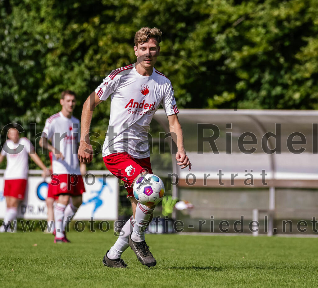 2023-08-26_037_TSV_Ebersberg_gegen_TSV_Oberpframmern | Ebersberg, Deutschland, 26.08.2023:
Fußball, Kreisliga 2023 / 2024, 2. Spieltag, TSV 1877 Ebersberg gegen TSV Oberpframmern, Endergebnis: 5:1

Anton Tristl (TSV Oberpframmern, #5)

Foto: Christian Riedel / fotografie-riedel.net