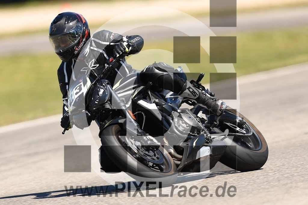 0023-20260423_01122 | Schöne Erinnerungen an spannende Momente - das festzuhalten ist unser Job. PIXELrace.de ist seit 2003 auf den Rennstrecken Europas unterwegs um die Action draußen beim Fahren und die wunderbare Stimmung imm Fahrerlager für euch einzufangen.