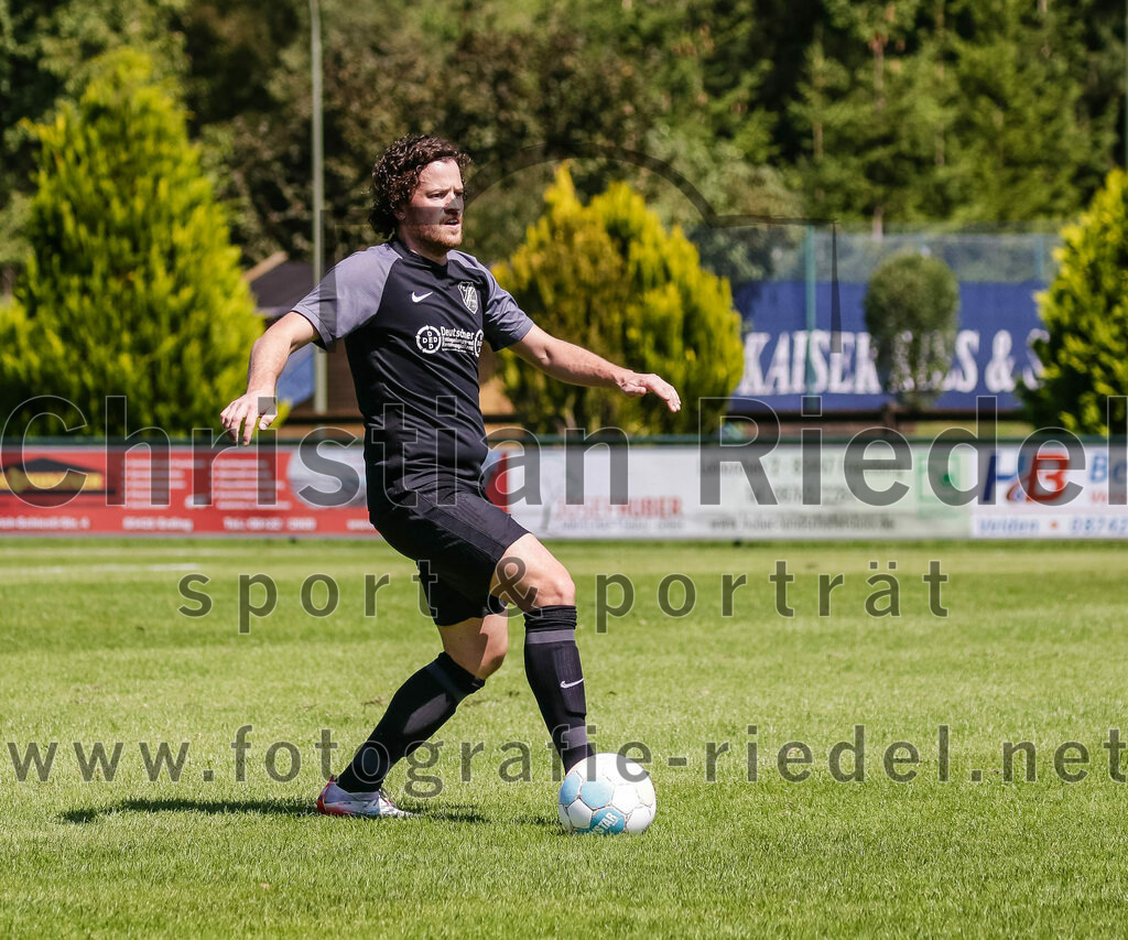 2023-08-12_032_FC_Langengeisling_gegen_ESV_Freilassing | Erding, Deutschland, 12.08.2023:
Fußball, Bezirksliga Oberbayern Ost 2023 / 2024, 4. Spieltag, FC Langengeisling gegen ESV Freilassing, Endergebnis: 2:1

Fabian Aigner (FC Langengeisling, #19)

Foto: Christian Riedel / fotografie-riedel.net
