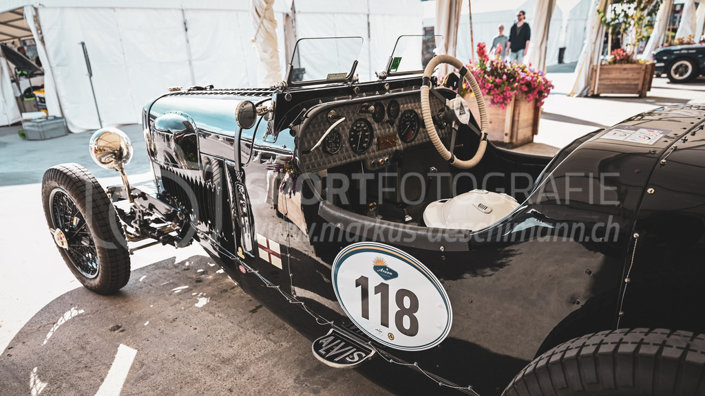 19. Arosa ClassicCar 2023 - 3. September 2023 | 19. Arosa ClassicCar 2023
Arosa, Schweiz
Der Alvis 12/70 Sport Special, Jahrgang 1938, von Jäger Harry aus Weisslingen (Startnummer 118).
@arosaclassiccar, @arosa.official, #arosaclassiccar, #arosa, #76curves, #classiccar
Bild: Sportfotografie Markus Aeschimann | www.markus-aeschimann.ch - Realisiert mit Pictrs.com