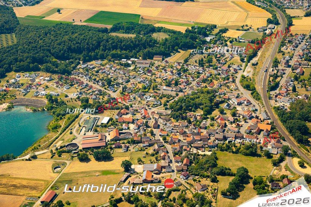 Das Luftbild der Stadt Neuental wurde 2022 vom Flugzeug heraus erstellt (keine Drohnen-Aufnahmen) Aufnahmehöhe ca.450 Meter- hohe Bildauflösung und Druck-Qualität. Garantiert!
