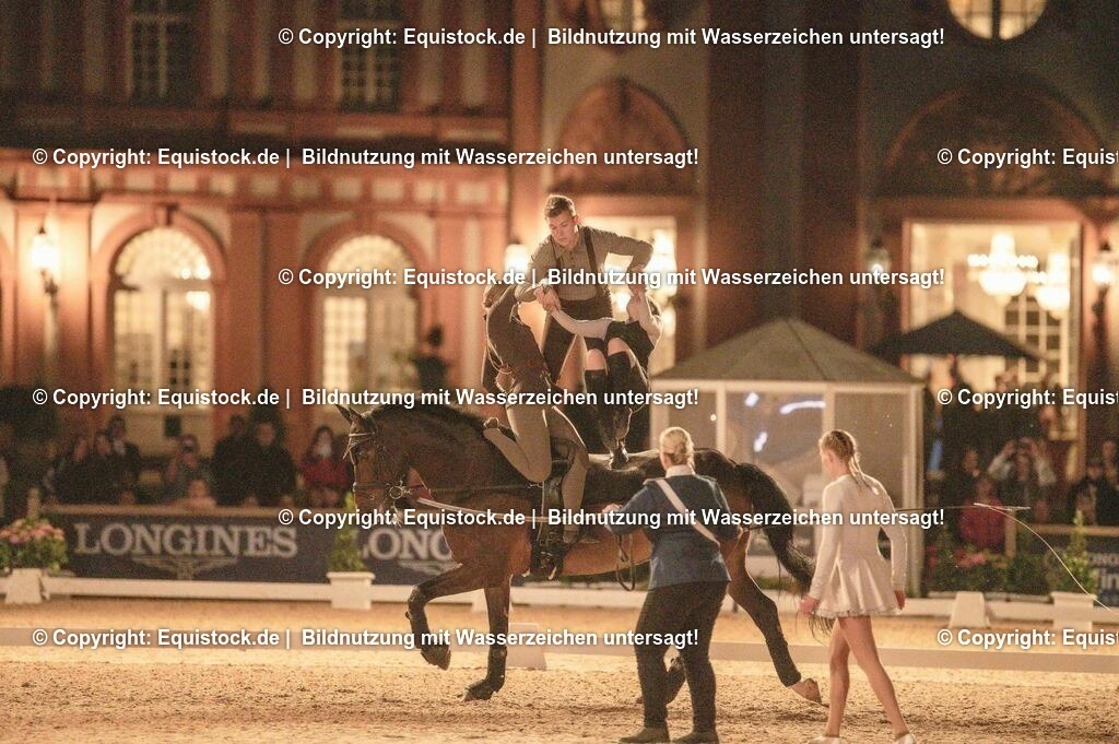 20230527_Voltigieren_NASPA_Flutlicht_1216 | equistock