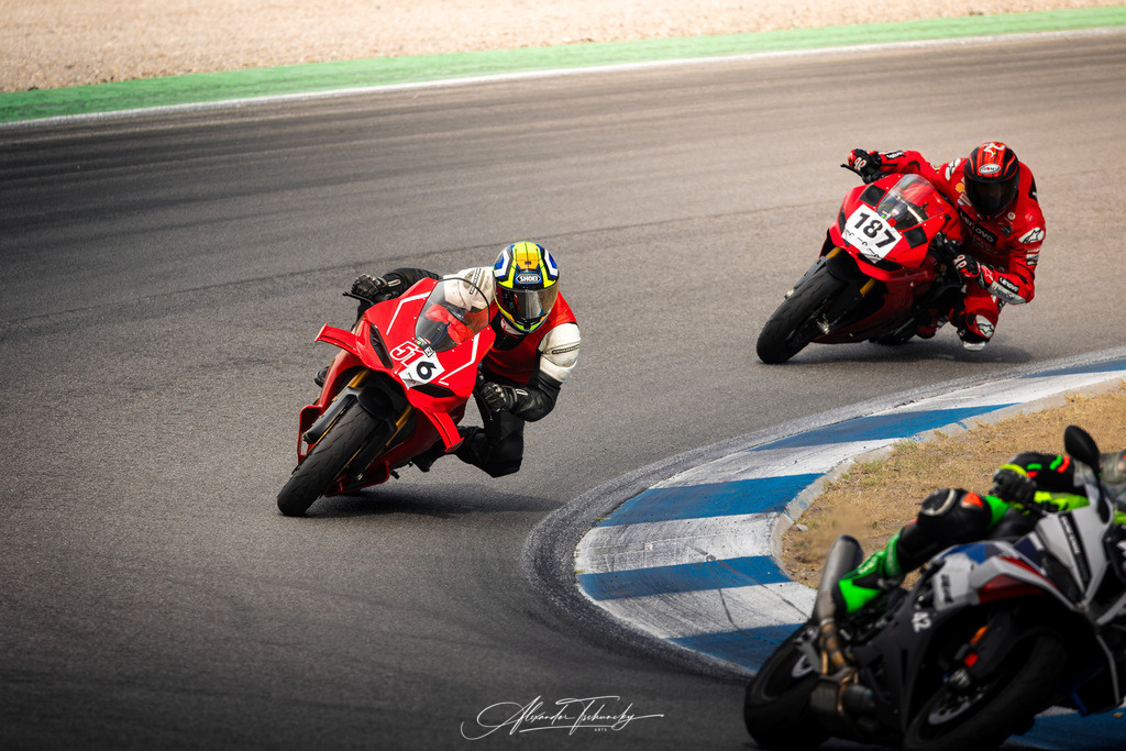 Ducati Trackday Hockenheimring 2026 | Entdecken Sie die faszinierende Welt von Alexander Tschuncky Arts: Kreative Fotografie, atemberaubende Automobilkunst und hochwertiger Bilderdruck. Lassen Sie sich inspirieren! - Realisiert mit Pictrs.com
