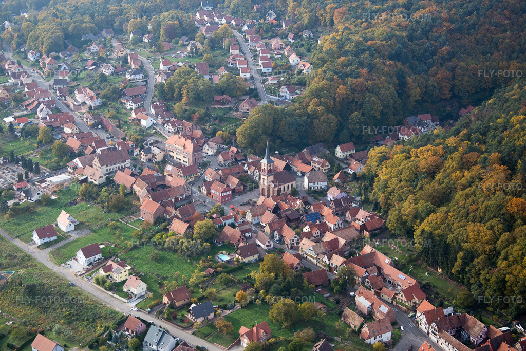 Aerial view: View of the town in Offwiller in the state Bas-Rhin, France.Photo: IMG_084798.jpg taken on 10/24/2015 by Werner Riehm/FLY-FOTO.comResolution of the original: 5472 x 3648 px