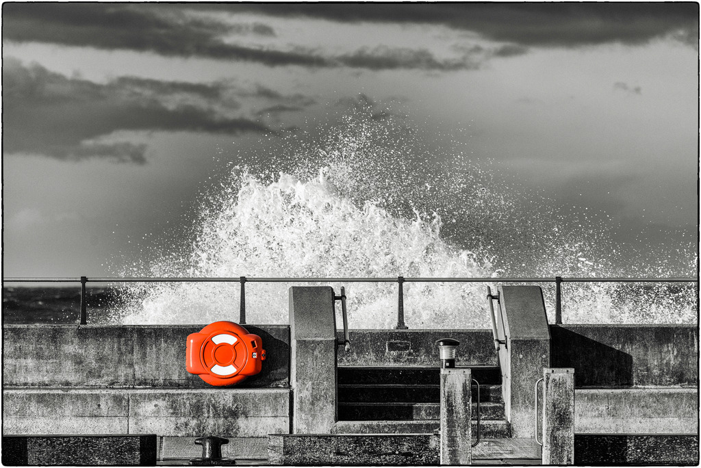 lifebuoy | 1/5 | Ilford Galerie Smooth Cotton Sonora 320 g/m² | 32 x 48 cm |  | 1200 | verkauft - Realisiert mit Pictrs.com