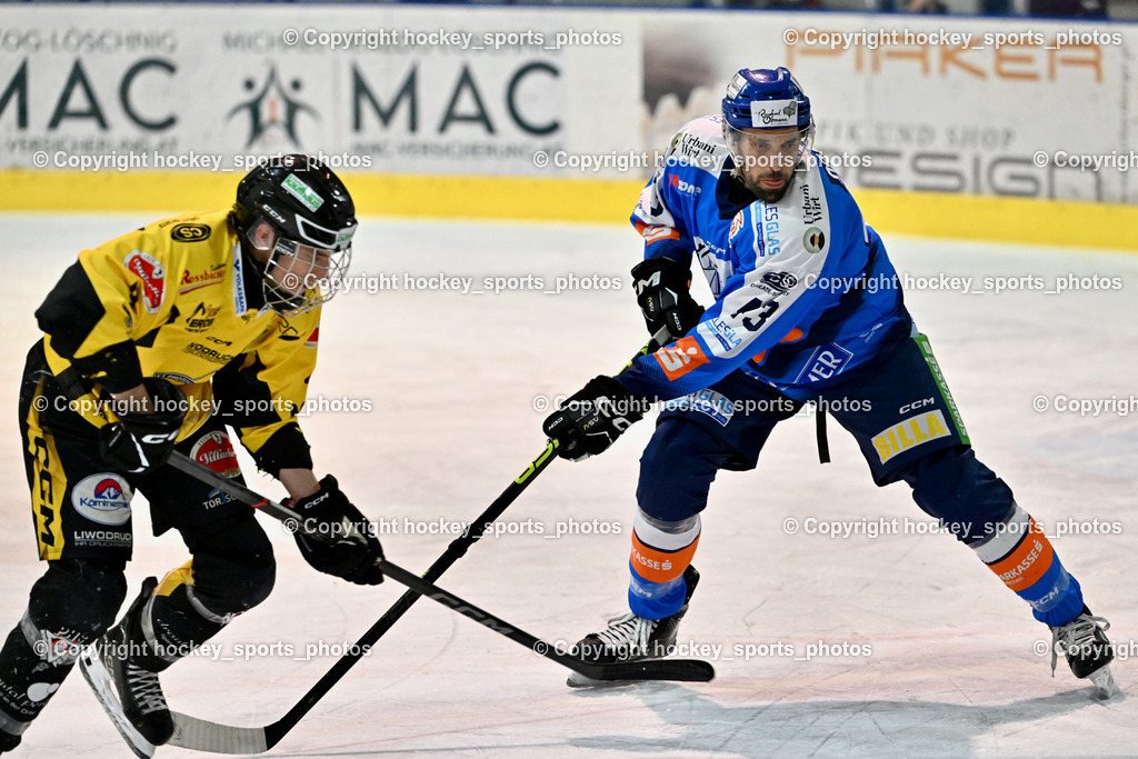 ESC SPARKASSE STEINDORF vs. MET PHOTOVOLTAIK HORNETS SPITTAL | #8 Komar Luca EC Hornets Spittal, #43 Oraze Martin ESC Steindorf, ESC SPARKASSE STEINDORF vs. MET PHOTOVOLTAIK HORNETS SPITTAL, ESC SPARKASSE STEINDORF vs. MET PHOTOVOLTAIK HORNETS SPITTAL am 22.11.2025 in Steindorf (Ossiachersee Halle), Austria, (Photo by Bernd Stefan)