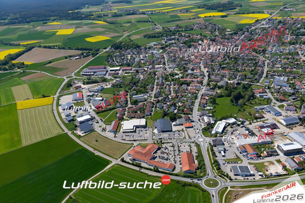 Das Luftbild der Stadt Hemau wurde 2021 vom Flugzeug heraus erstellt (keine Drohne) Aufnahmehöhe ca.450 Meter- hohe Bildauflösung und Druck-Qualität garantiert!