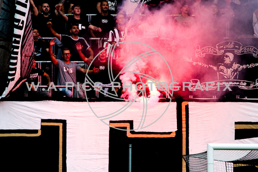 Linzer ASK vs FK Austria Wien | LINZ, AUSTRIA, Raiffeisenarena, 27.08.23 - SOCCER - ADMIRAL Bundesliga, Ground group, LASK Linz vs FK Austria Wien, Image shows: fans of LASK Linz.
Photo: SMP/Andreas Willdoner