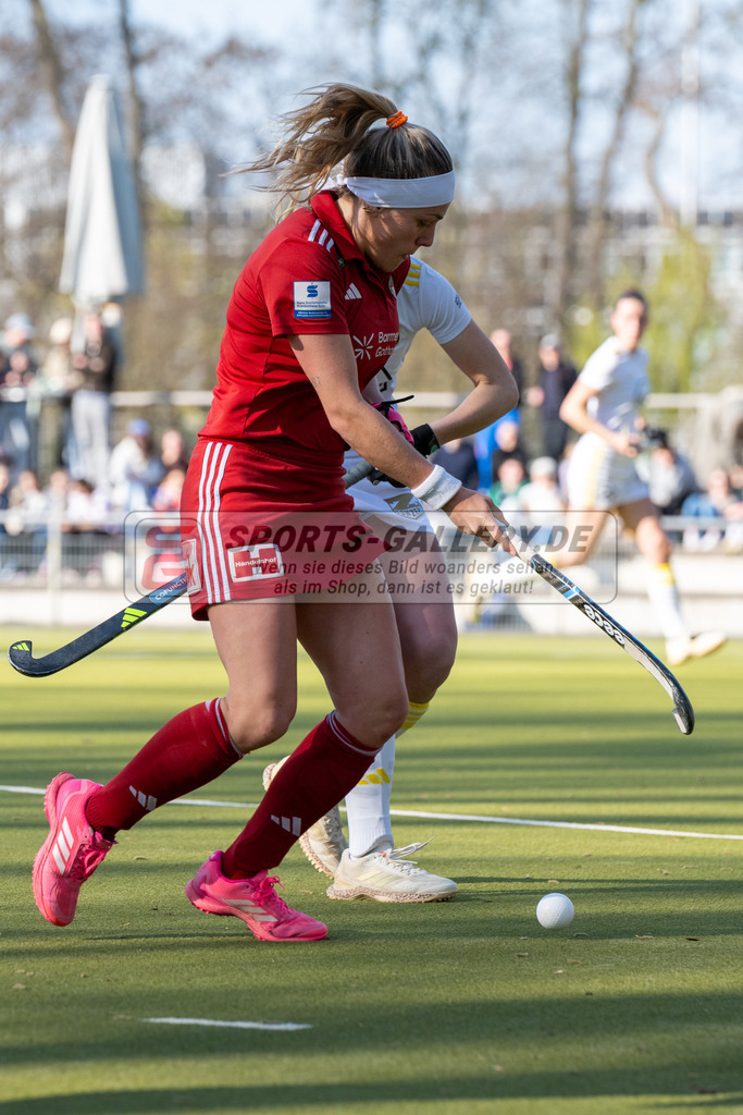 SFE_20260322_0117 | Köln, Deutschland, 22.03.26: Feldhockey 1. Bundesliga Damen zwischen Rot-Weiss Köln - Harvestehuder HTC im REWE Sportpark am 22.03.2026 in Köln, Deutschland. (Foto von Stephan Fehrmann)Köln, Germany, 22.03.26: Feldhockey 1. Bundesliga Damen between Rot-Weiss Köln - Harvestehuder HTC in REWE Sportpark at 22.03.2026 in Köln, Deutschland. (Foto from Stephan Fehrmann)