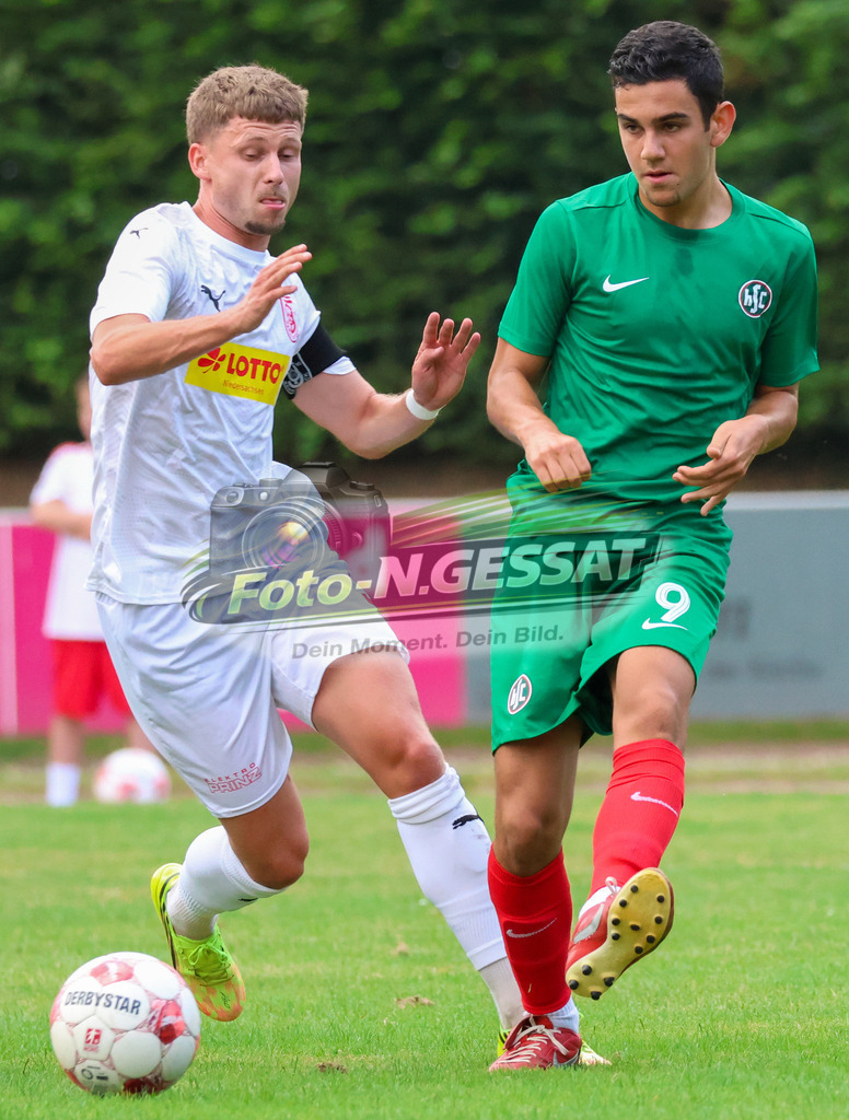 TuS Bersenbrück - HSC Hannover | Auf dem Bild zu sehen: weiß TuS Bersenbrück: Mathis Wellmann ; grün HSC Hannover: Ant Yel TuS Bersenbrück, HSC Hannover, Saison 25/26, Testspiel, Bünde, Deutschland - Realisiert mit Pictrs.com