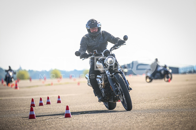 0025-260418_NOE-009_25 | Deine Full-Service-Agentur für ✔️Videoproduktionen und ✔️Motorsportfotografie Jetzt Angebot anfragen!