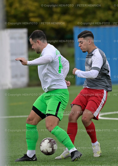 20221106-4633-fuba-türkda-svsghm-HEN-FOTO | 06.11.2022 Fussball Männer Saison 2022 2023 Kreisliga Darmstadt Türk Gücü Darmstadt - SV St Stephan Griesheim (1:4) v. li. 14 Michael Kunz (Griesheim) 17 Ramzi Aghoulad (Darmstadt) (Foto: Peter Henrich) - Realisiert mit Pictrs.com