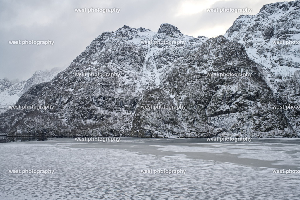 Lofoten Rock - NOR 2025 | west photography - Realisiert mit Pictrs.com