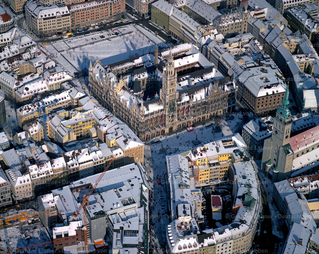 9100732 | Marienplatz, Neues Rathaus München, Winteraufnahme