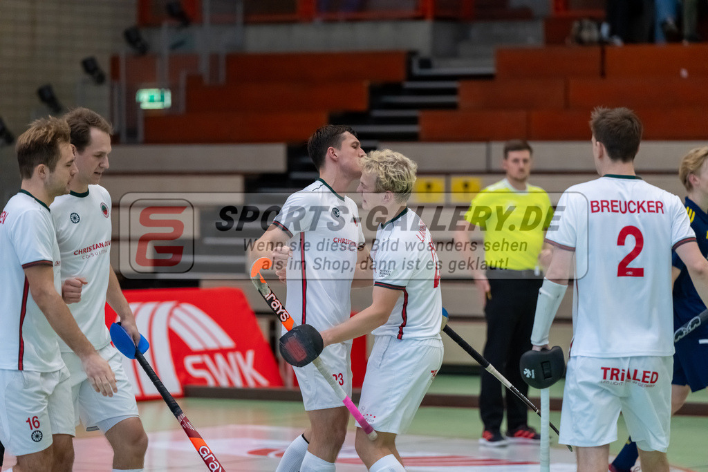 HK_20250118_101842 | 1/4 Finale 1. Bundesliga Halle Herren Crefelder HTC - Zehlendorfer Wespen am 18.1.2025 Halle Glockenspitz, Krefeld , Boomes Anton ( Crefelder HTC #23 ) , LangHeinrich Finn ( Crefelder HTC #22 )