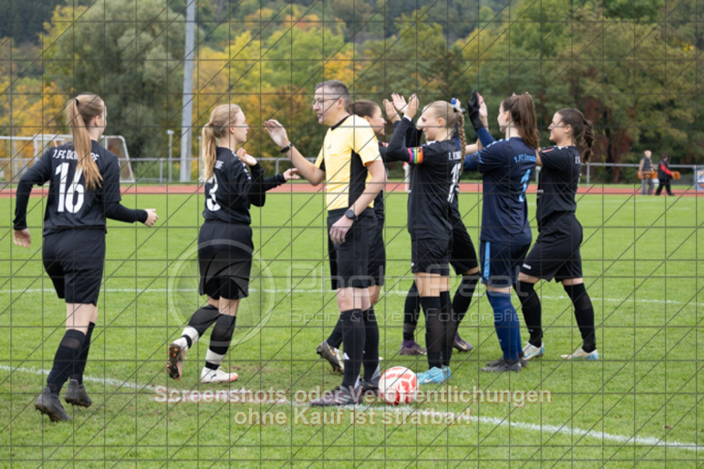 20251012_130323_0083 | #,1.FC Donzdorf (schwarz) vs. VfB Stuttgart II (rot), Fussball, Frauen-Verbandsliga Württemberg, 05. Spieltag, Saison 2025/2026, Rasenplatz Lautertal Stadion, Süßener Straße 16, 73072 Donzdorf, 12.10.2025 - 13:00 Uhr,Foto: PhotoPeet-Sportfotografie/Peter Harich