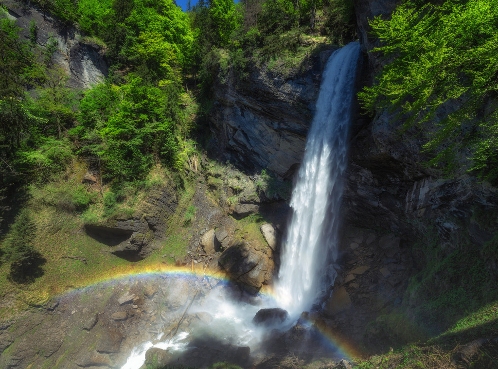 Berschis Fall | Kurze, steile Wanderung zum Berschis Fall im Kanton Glarus. - Realisiert mit Pictrs.com