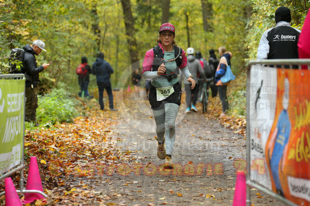 251026_1321_EX1_3245 | Sportfotografie im Rhein-Sieg Kreis, Köln, Bonn, NRW, Rheinland Pfalz, Hessen, etc. Unser Tätigkeitsfeld umfasst den Laufsport vom Volkslauf über den Marathon, Duathlon, Triathon bis zum Ultralauf wie Kölnpfad Ultra oder Schindertrail.