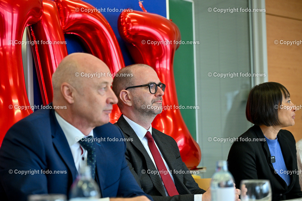 Pressekonferenz Personenkomitee fuer Didi Prammer_ 19.11.2024-4 | 19.11.2024, Linz, AUT, Pressekonferenz Personenkomitee fuer Didi Prammer, im Bild Manfred Schauberger (Sprecher des Personenkomitee), Dietmar Prammer (SP, Geschaeftsfuehrender VizeBgm. und Bgm. Kanditat), Jasmine Chansri (Sprecherin des Personenkomitees)