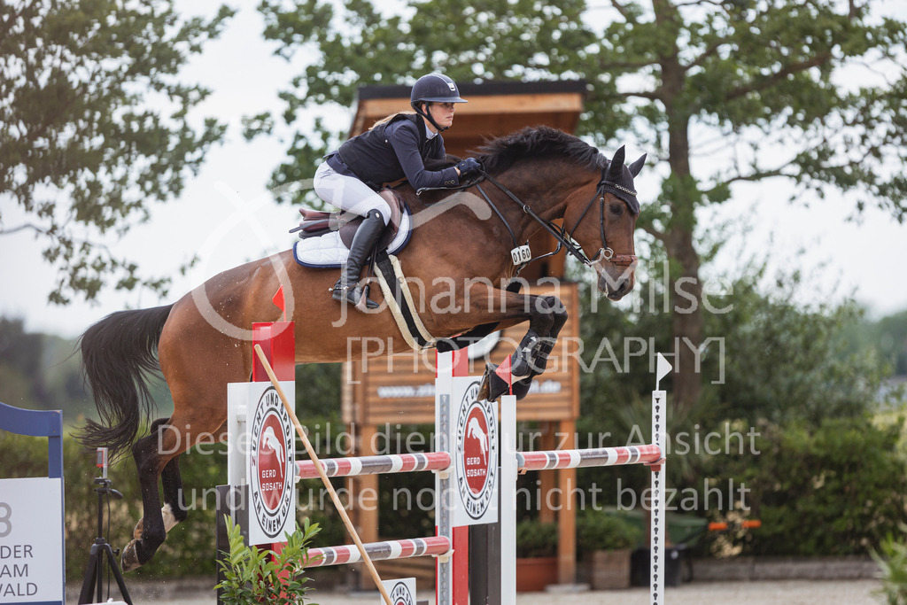 240614_Lemwerder_M2-Springen-419 | Deine schönsten Turniermomente als professionelle Fotos! Entdecke hochwertige Pferdesport-Fotografie im Online-Shop. Jetzt Fotos finden & bestellen!