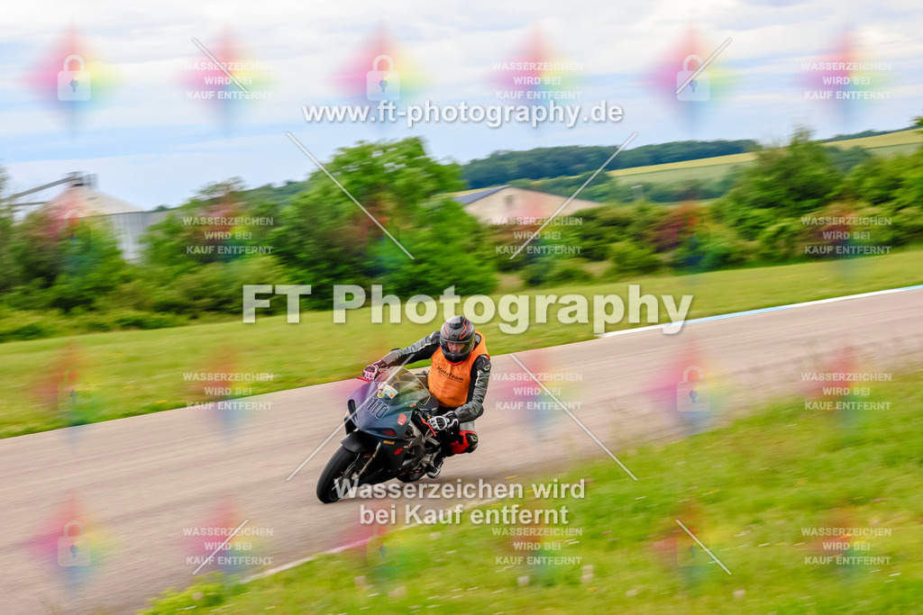 MotoTeam-3317 | Hier findet Ihr Bilder von Touristenfahrten auf der Nürburgring Nordschleife oder von anderen Veranstaltungen die ich besucht habe. Viel Spass beim Durch Schauen 