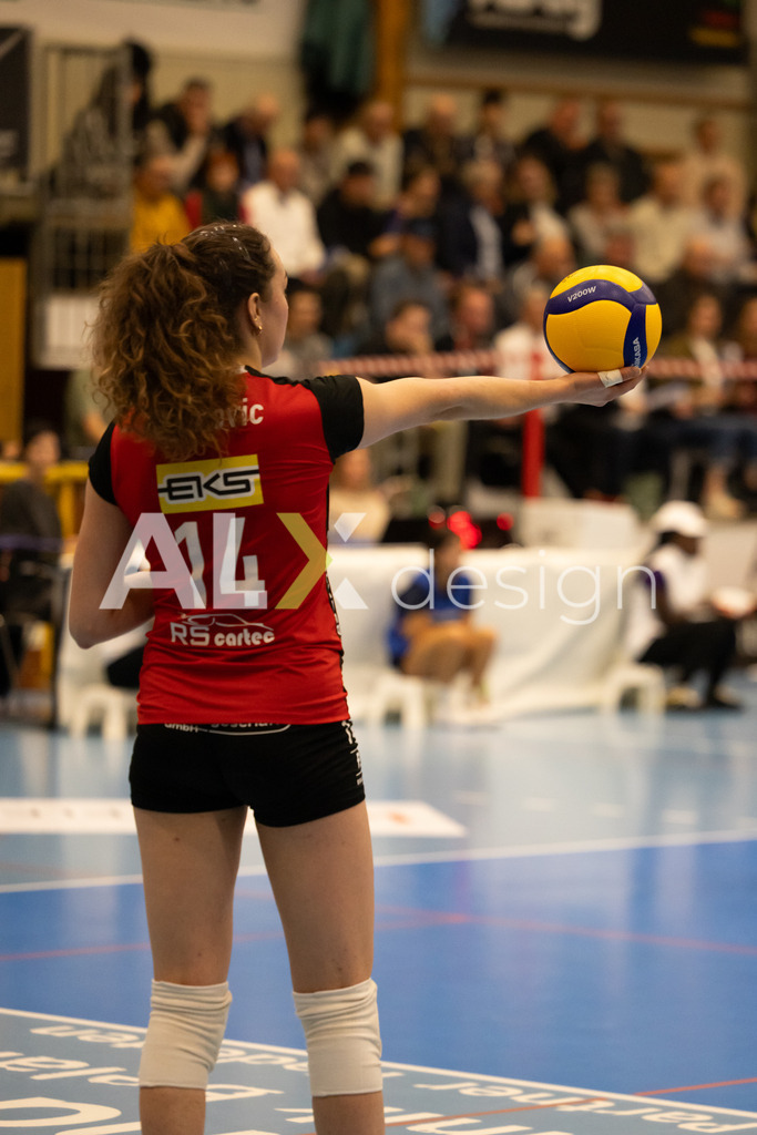 Volleyball I Frauen I Saison 2025-2026 I CEV Volleyball Challenge Cup 2026 | Women I 16th Finals I VC Kanti Schaffhausen - TJ Ostrava I 03.12.2025 | VC Kanti Schaffhausen - 14 Josipa Marković (HR) – Aussen - Realisiert mit Pictrs.com