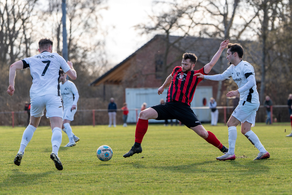 Fußball I Herren I Saison 2025-2026 I Bezirksliga Weser-Ems 4 I 21. Spieltag I TuS Frisia Goldenstedt - Vfl Oythe I 4055 | jns.sportfotos - Realisiert mit Pictrs.com