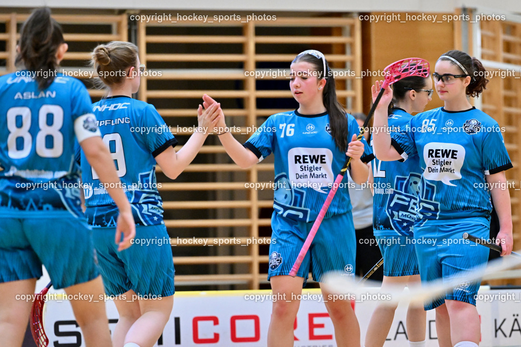 VSV Unihockey Damen vs. FCB München | Jubel FCB München Mannschaft, #76 Ronja Trieb FCB München, #85 Sara Pilaski FCB München, VSV Unihockey Damen vs. FCB München, VSV Unihockey Damen vs. FCB München am 24.01.2026 in Villach (Ballspielhalle St. Martin), Austria, (Photo by Bernd Stefan)