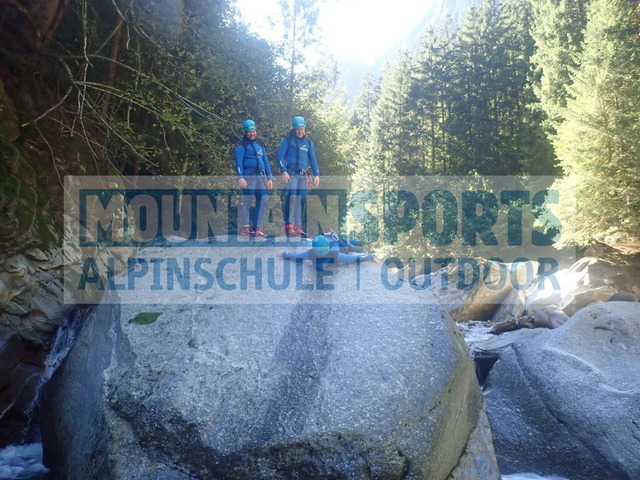 PC020089 | Bestelle die Bilder deines Berg- oder Wasser-Abenteuers mit Mountain Sports bequem von zu Hause aus direkt über unseren Online Fotoshop von pictrs.com. - Realisiert mit Pictrs.com