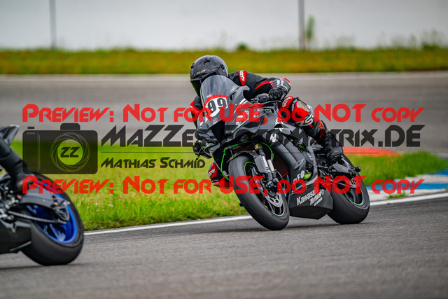 MaZZes_FotoMatrix_240701_6007705_3378 | WEISS