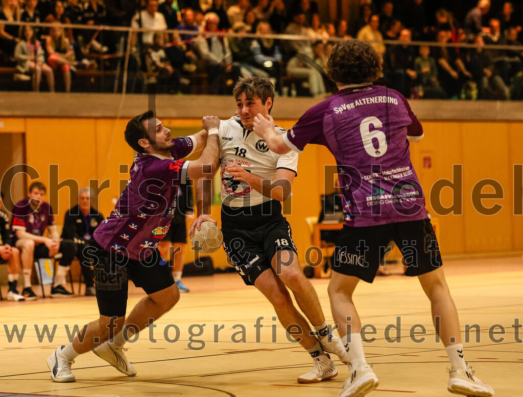2024-03-09_044_SpVgg_Altenerding_gegen_SVW_Burghausen | Erding, Deutschland, 09.03.2024:
Handball, Bezirksoberliga Männer 2023 / 2024, 18. Spieltag, SpVgg Altenerding gegen SVW Burghausen, Endergebnis: 25:34

Simon Rüdiger (SpVgg Altenerding, #7), Thomas Reitmeier (SVW Burghausen, #18), Jabob Köhler (SpVgg Altenerding, #6)

Foto: Christian Riedel / fotografie-riedel.net