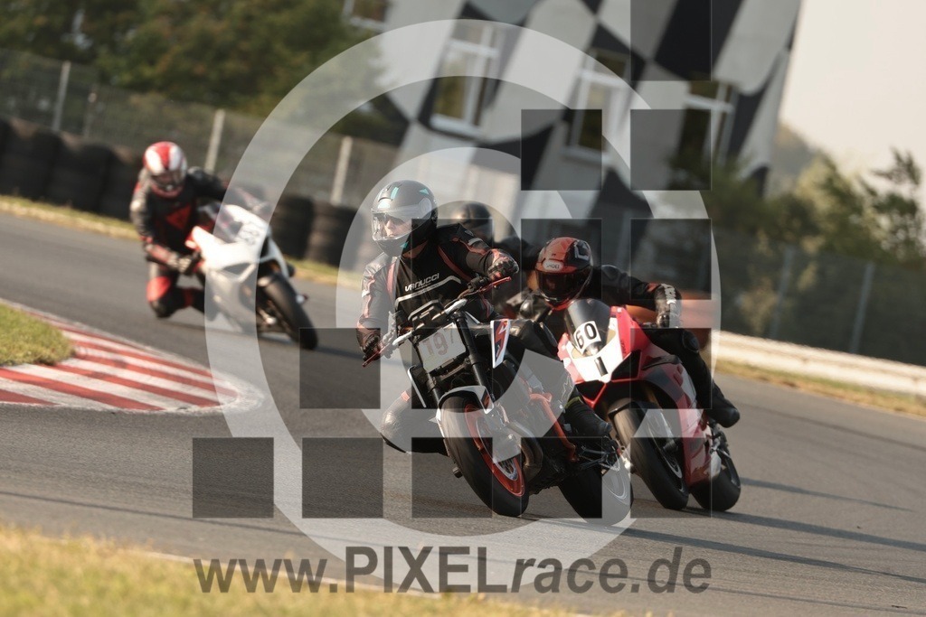 0197-20250814_10216 | Schöne Erinnerungen an spannende Momente - das festzuhalten ist unser Job. PIXELrace.de ist seit 2003 auf den Rennstrecken Europas unterwegs um die Action draußen beim Fahren und die wunderbare Stimmung imm Fahrerlager für euch einzufangen.