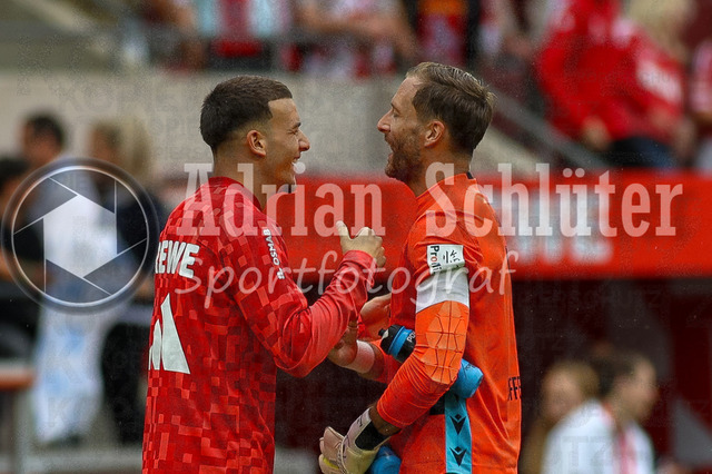 29.08.2026, GER, Fussball, Herren, Bundesliga , 1. Bundesliga, Saison 2026/2027, 1. FC Köln - TSG 1899 Hoffenheim | Said El Mala (KOE) und Oliver Baumann (TSG) gestikuliert, Gestik