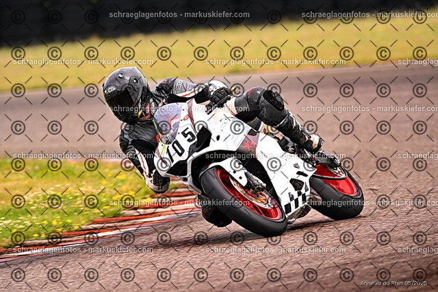 25bt02-0216 | markuskiefer.com - Realisiert mit Pictrs.com
