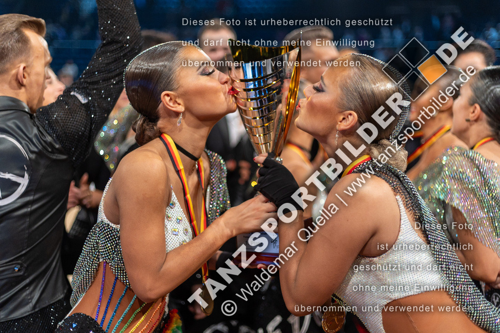 20231111-07432 | Hier finden Sie Tanz Bilder vom Latein und Standard Formationen tanzen. Sportbilder vom Tanzsport. Schöne Fotos und von Weltmeisterschaft, Europameisterschaft, Bundesliga, Regionalliga, Oberliga und Landesliga sowie von GOC Stuttgart, DanceComp, WM Bremen