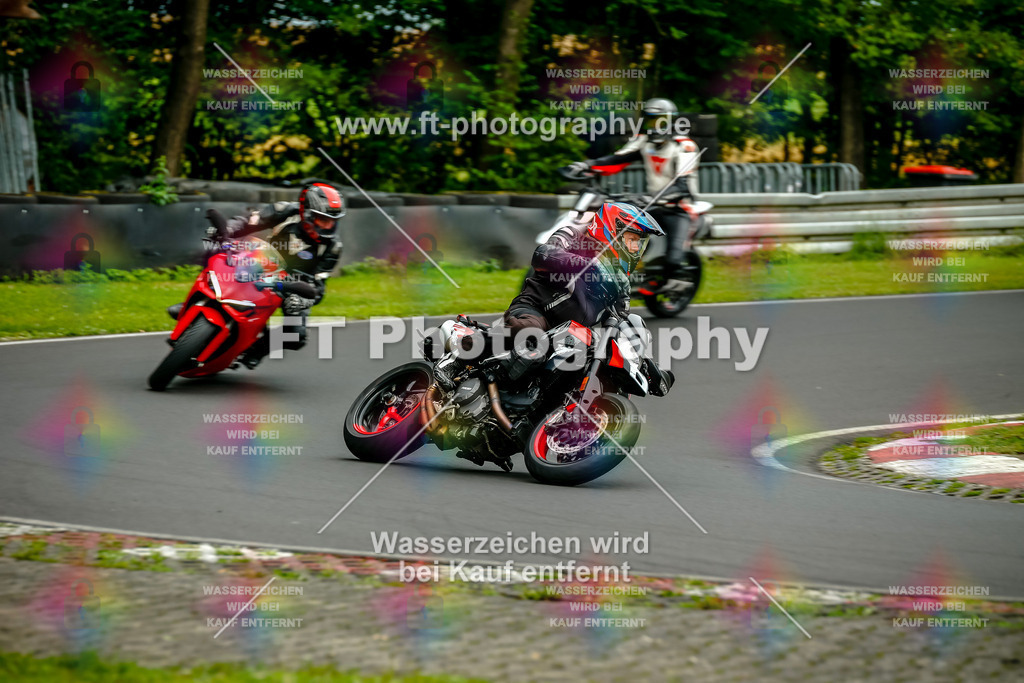 VBK-4246 | Hier findet Ihr Bilder von Touristenfahrten auf der Nürburgring Nordschleife oder von anderen Veranstaltungen die ich besucht habe. Viel Spass beim Durch Schauen 