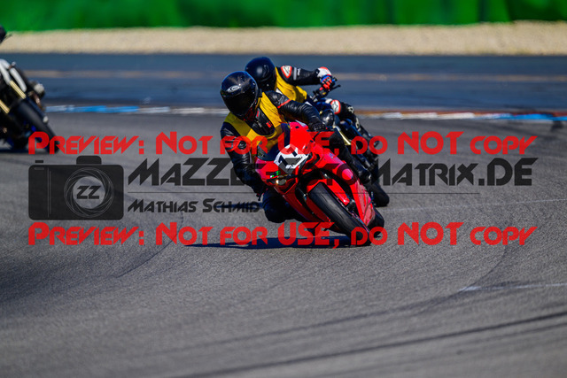 MaZZes_FotoMatrix_240520_6007705_9125 | INST