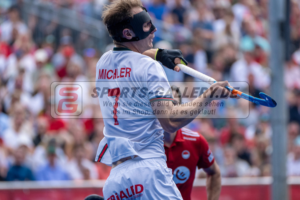 Final4_20250601-1412-HK108590 | Krefeld, Deutschland, 01.06.2025:  Feldhockey Final4 2025 – „Deutsche Feldhockey-Meisterschaften 2025“ Crefelder HTC - Rot-Weiss Köln (Finale Herren) im Gerd-Wellen-Hockeyanlage am 01.06.2025 in Krefeld, Deutschland. (Foto von Kramhöller/Fehrmann/Kaste)Krefeld, Germany, 01.06.2025: Feldhockey Final4 2025 – „Deutsche Feldhockey-Meisterschaften 2025“ Harvestehuder HTC - Düsseldorfer HC (Finale Damen) in Gerd-Wellen-Hockeyanlage at 01.06.2025 in Krefeld, Deutschland. (Foto from Kramhöller/Fehrmann/Kaste)