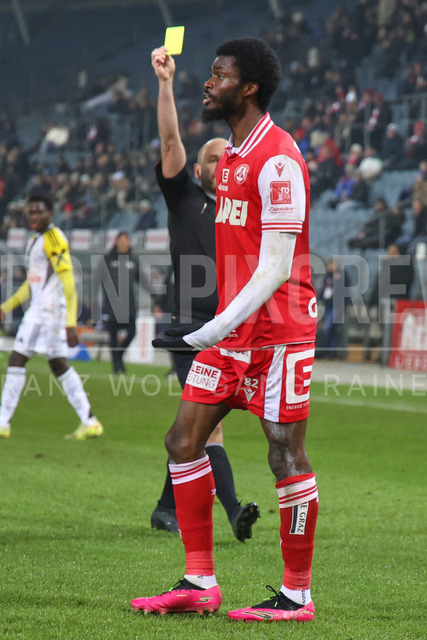 Austrian Bundesliga: Grazer AK 1902 vs LASK | GRAZ, AUSTRIA, 13.DEC.25 - SOCCER - ADMIRAL Bundesliga, Grazer AK 1902 vs LASK. The image shows Beres Owusu (GAK) becomes the yellow card.