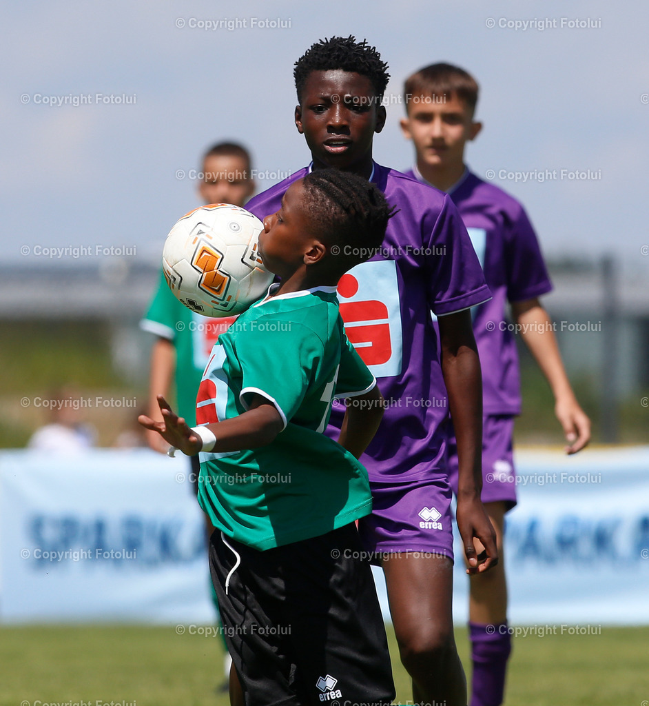 A_LUI_010622_38 | SPORT,FUSSBALL,SPARKASSE SCHUELERLIGA LANDESFINALE 2022 PETTENBACH 01.06.2022 IM BILD: (LINZ VIOLETT) UND (RIED GRUEN) FOTO.FOTOLUI