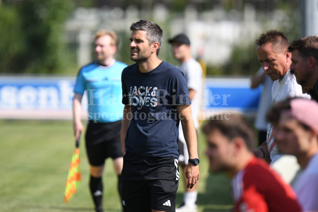 Totopokalspiel TSV Seebach : Fortuna Regensburg | Andreas Kölbl (Trainer TSV Seebach) - Realisiert mit Pictrs.com