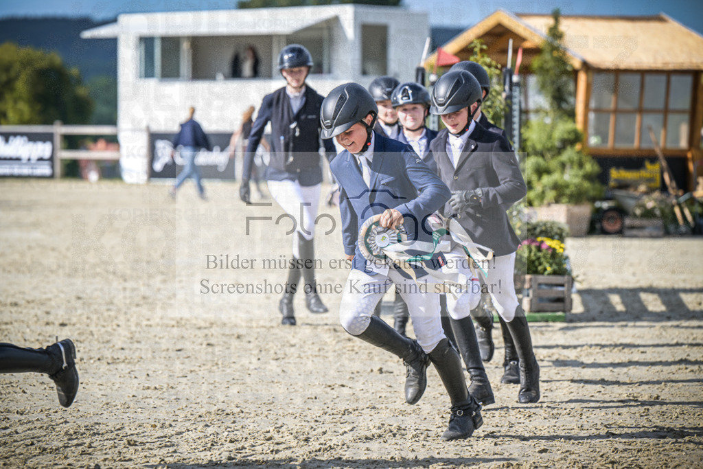 DOS_0088 | Entdecke hochwertige Reitturnierfotos von Foto Oger. Professionell, emotional und authentisch – jetzt Lieblingsmomente im Shop bestellen.Deutschlandweite Turnierfotografie. - Realisiert mit Pictrs.com