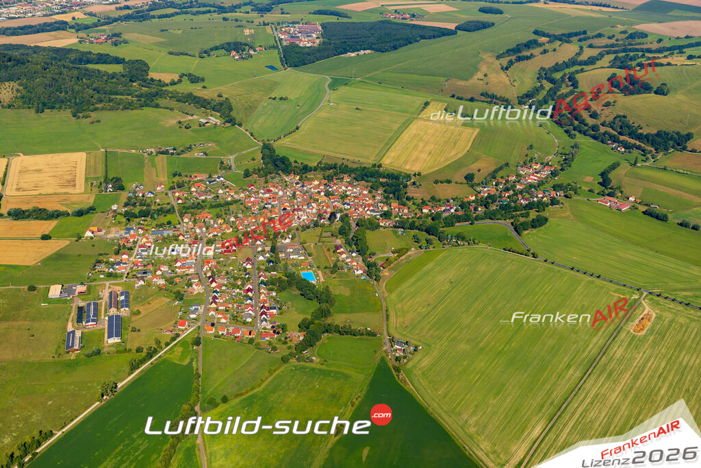 Stadt Wiesenthal von Oben- Die Luftaufnahme wurde 2025 vom UL-Flugzeug heraus erstellt ( keine Drohnenaufnahme ) - Hochauflösende Luftaufnahme - für Wandbilder und großformatige Ausdrucke geeignet. Das besondere Geschenk!Hier alle&nbsp;Infos zur Lizenzierung der LuftaufnahmeWir fliegen auch dieses Jahr wieder in Ihre Region um Luftbilder zu erstellen.- Luftbild anfragen
